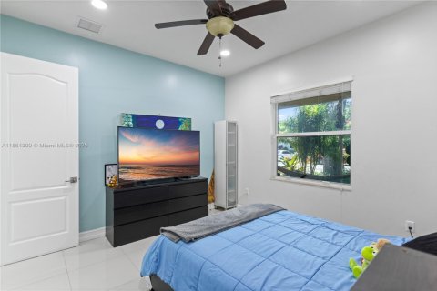 House in Dania Beach, Florida 3 bedrooms, 163.88 sq.m. № 1891936 - photo 30