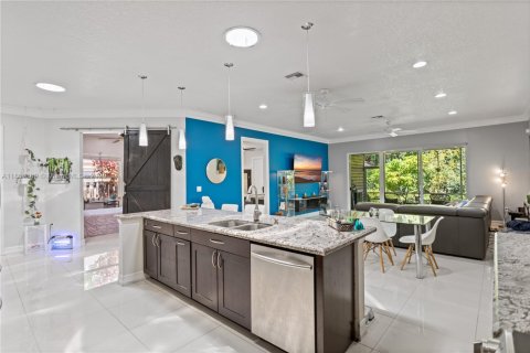 House in Dania Beach, Florida 3 bedrooms, 163.88 sq.m. № 1891936 - photo 15