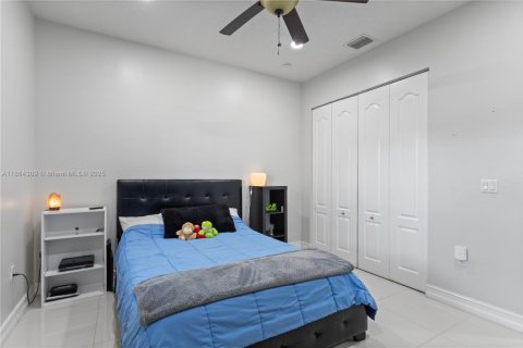 House in Dania Beach, Florida 3 bedrooms, 163.88 sq.m. № 1891936 - photo 29