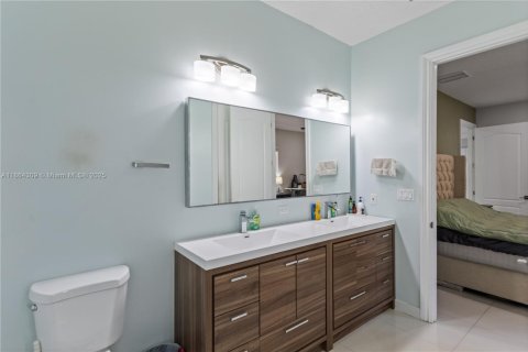 House in Dania Beach, Florida 3 bedrooms, 163.88 sq.m. № 1891936 - photo 21