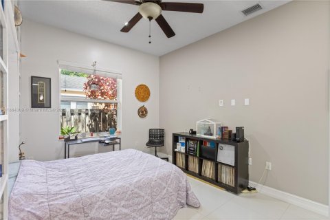 House in Dania Beach, Florida 3 bedrooms, 163.88 sq.m. № 1891936 - photo 25