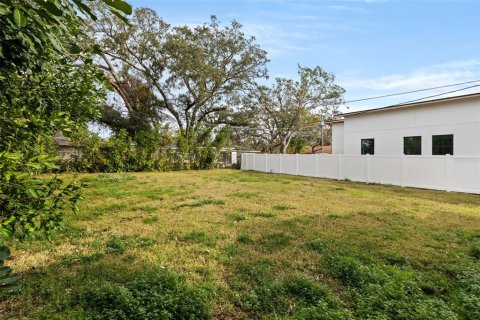 House in Saint Petersburg, Florida 3 bedrooms, 106.19 sq.m. № 2224326 - photo 25