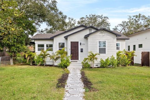House in Saint Petersburg, Florida 3 bedrooms, 106.19 sq.m. № 2224326