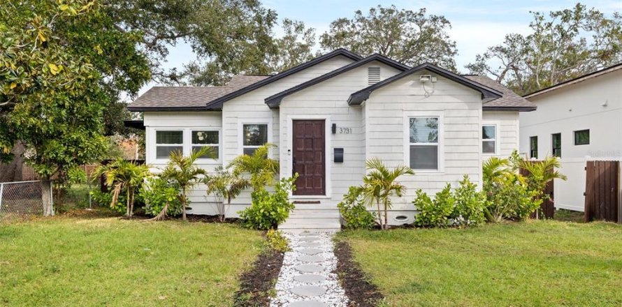 House in Saint Petersburg, Florida 3 bedrooms, 106.19 sq.m. № 2224326