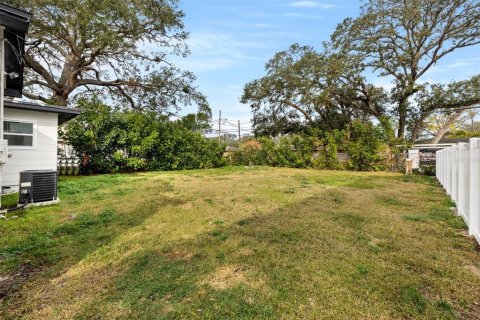 House in Saint Petersburg, Florida 3 bedrooms, 106.19 sq.m. № 2224326 - photo 26