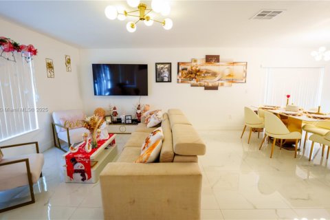 Casa en venta en Cutler Bay, Florida, 3 dormitorios, 127.18 m2 № 1861258 - foto 12