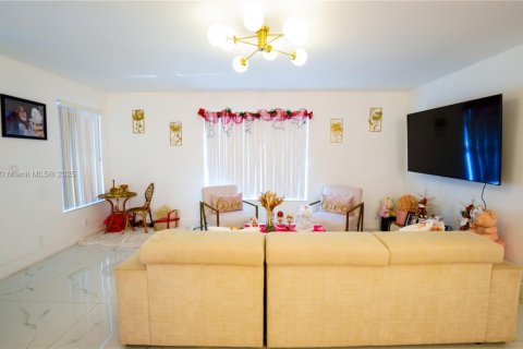 Casa en venta en Cutler Bay, Florida, 3 dormitorios, 127.18 m2 № 1861258 - foto 11