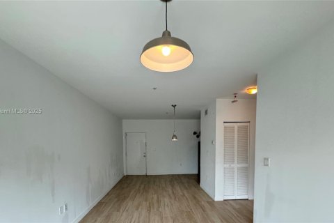 Apartment in Miami, Florida 1 bedroom, 66.89 sq.m. № 1932811 - photo 6