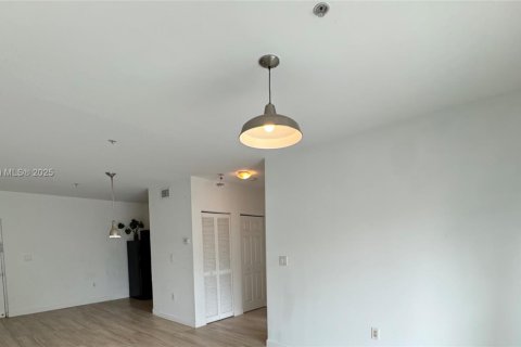 Apartment in Miami, Florida 1 bedroom, 66.89 sq.m. № 1932811 - photo 7