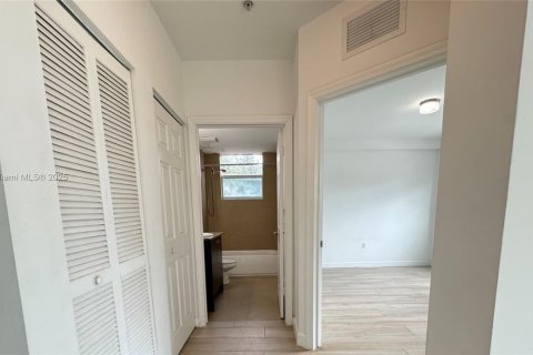 Apartment in Miami, Florida 1 bedroom, 66.89 sq.m. № 1932811 - photo 8