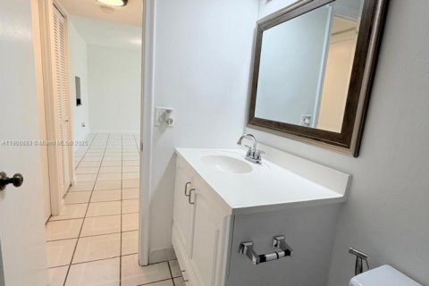 Copropriété à louer à Miami, Floride: 2 chambres, 74.69 m2 № 1965240 - photo 9