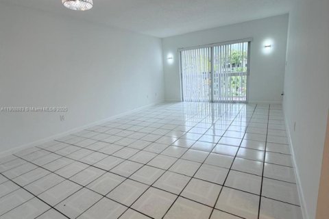 Copropriété à louer à Miami, Floride: 2 chambres, 74.69 m2 № 1965240 - photo 5