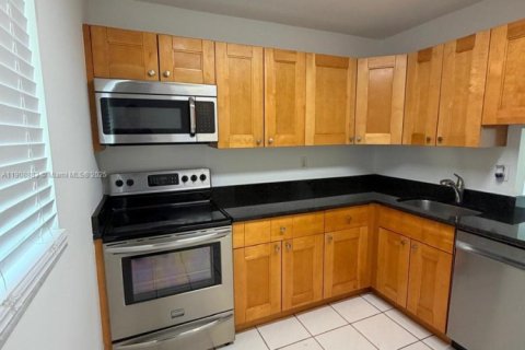 Copropriété à louer à Miami, Floride: 2 chambres, 74.69 m2 № 1965240 - photo 3