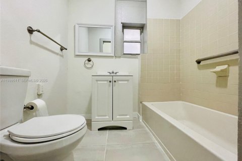 Villa ou maison à louer à Miami, Floride: 2 chambres, 91.04 m2 № 2064285 - photo 11