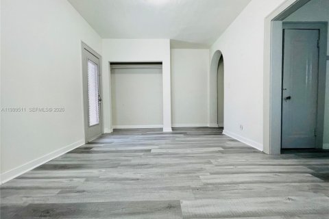 Villa ou maison à louer à Miami, Floride: 2 chambres, 91.04 m2 № 2064285 - photo 3