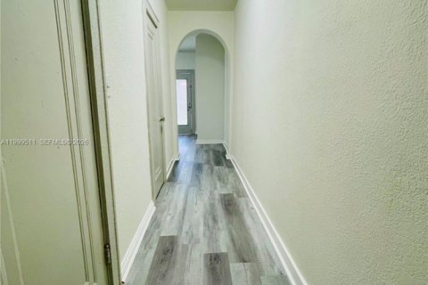 Villa ou maison à louer à Miami, Floride: 2 chambres, 91.04 m2 № 2064285 - photo 9