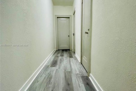 Villa ou maison à louer à Miami, Floride: 2 chambres, 91.04 m2 № 2064285 - photo 8