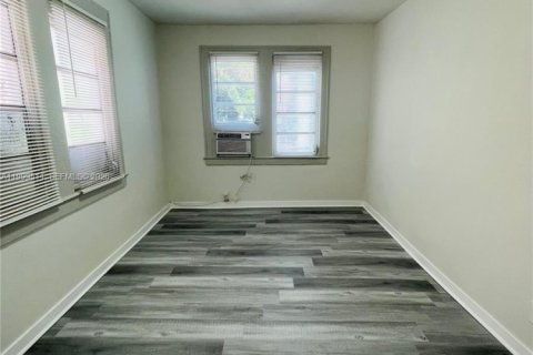 Villa ou maison à louer à Miami, Floride: 2 chambres, 91.04 m2 № 2064285 - photo 12