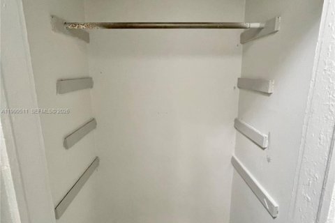 Villa ou maison à louer à Miami, Floride: 2 chambres, 91.04 m2 № 2064285 - photo 10