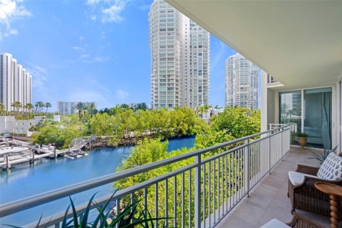 Condominio en venta en Sunny Isles Beach, Florida, 3 dormitorios, 171.78 m2 № 1940301 - foto 24