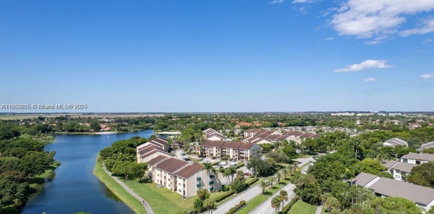 Condo in Miami, Florida, 1 bedroom № 1875655