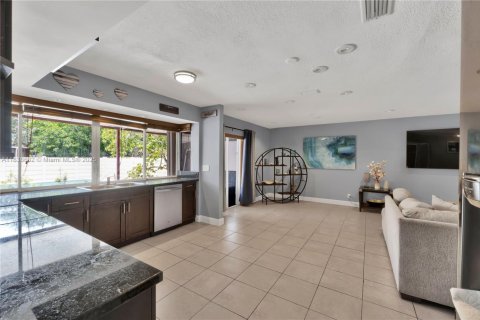 House in Hollywood, Florida 4 bedrooms, 217.95 sq.m. № 1826019 - photo 3