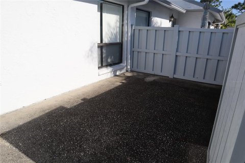 Casa en alquiler en Tarpon Springs, Florida, 2 dormitorios, 123.56 m2 № 1918826 - foto 2