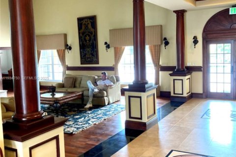 Condo in Pompano Beach, Florida, 1 bedroom  № 2000952 - photo 28