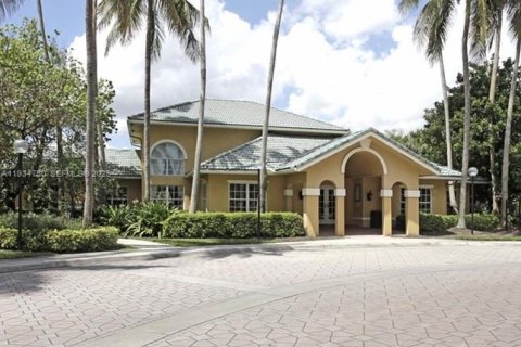 Condo in Pompano Beach, Florida, 1 bedroom  № 2000952 - photo 2