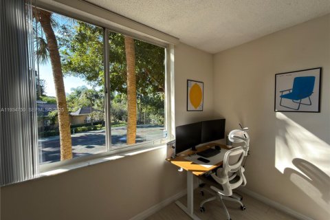 Condo in Pompano Beach, Florida, 1 bedroom  № 2000952 - photo 8