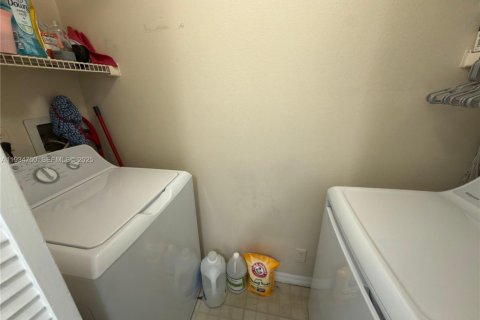 Condo in Pompano Beach, Florida, 1 bedroom  № 2000952 - photo 18