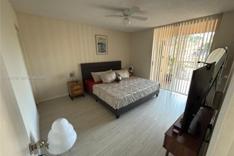 Condo in Pompano Beach, Florida, 1 bedroom  № 2000952 - photo 20