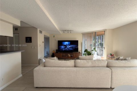 Condo in Pompano Beach, Florida, 1 bedroom  № 2000952 - photo 7