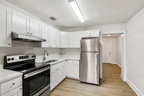 House in Miramar, Florida 3 bedrooms, 146.88 sq.m. № 1895958 - photo 15