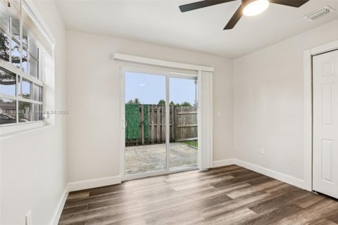 House in Miramar, Florida 3 bedrooms, 146.88 sq.m. № 1895958 - photo 29