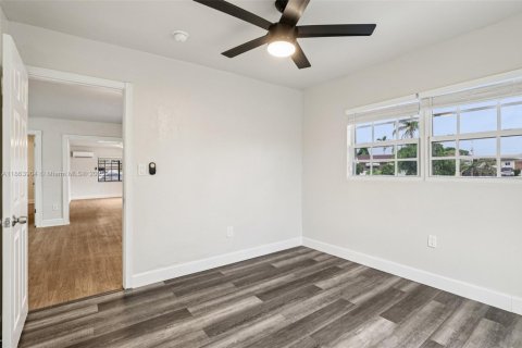 House in Miramar, Florida 3 bedrooms, 146.88 sq.m. № 1895958 - photo 28