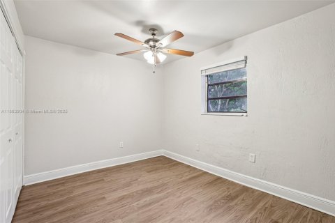 House in Miramar, Florida 3 bedrooms, 146.88 sq.m. № 1895958 - photo 24