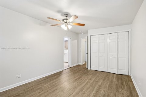 House in Miramar, Florida 3 bedrooms, 146.88 sq.m. № 1895958 - photo 20