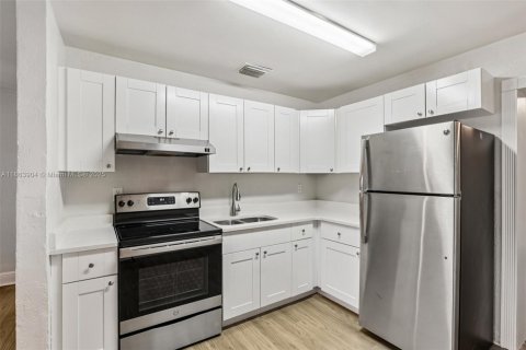 House in Miramar, Florida 3 bedrooms, 146.88 sq.m. № 1895958 - photo 14