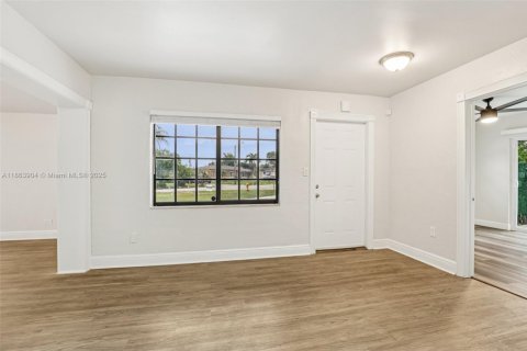 House in Miramar, Florida 3 bedrooms, 146.88 sq.m. № 1895958 - photo 6