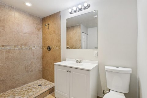 House in Miramar, Florida 3 bedrooms, 146.88 sq.m. № 1895958 - photo 21