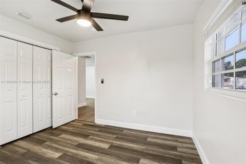 House in Miramar, Florida 3 bedrooms, 146.88 sq.m. № 1895958 - photo 30