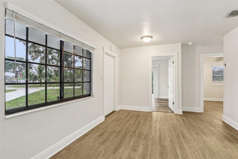 House in Miramar, Florida 3 bedrooms, 146.88 sq.m. № 1895958 - photo 8