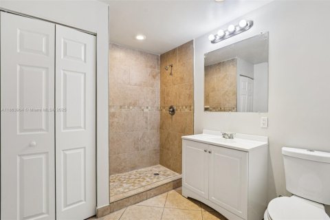 House in Miramar, Florida 3 bedrooms, 146.88 sq.m. № 1895958 - photo 23