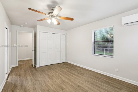 House in Miramar, Florida 3 bedrooms, 146.88 sq.m. № 1895958 - photo 19