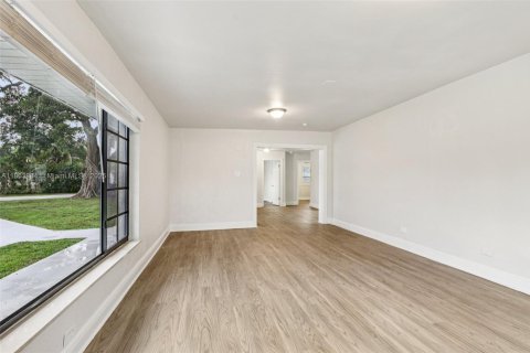 House in Miramar, Florida 3 bedrooms, 146.88 sq.m. № 1895958 - photo 12