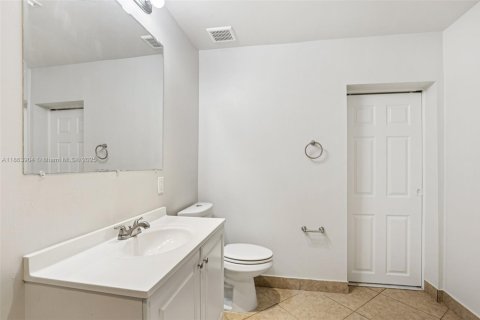 House in Miramar, Florida 3 bedrooms, 146.88 sq.m. № 1895958 - photo 22