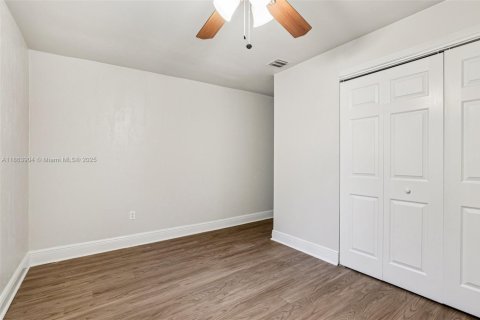 House in Miramar, Florida 3 bedrooms, 146.88 sq.m. № 1895958 - photo 26