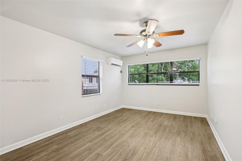 House in Miramar, Florida 3 bedrooms, 146.88 sq.m. № 1895958 - photo 18