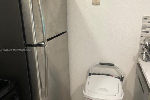 Condo in Palm Beach, Florida  № 2013254 - photo 13